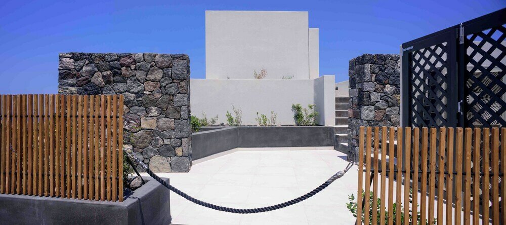 Фото RyoLithos Suites