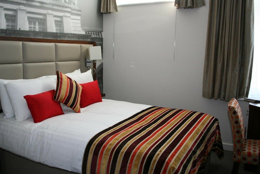 Фото Seraphine Kensington Olympia Hotel