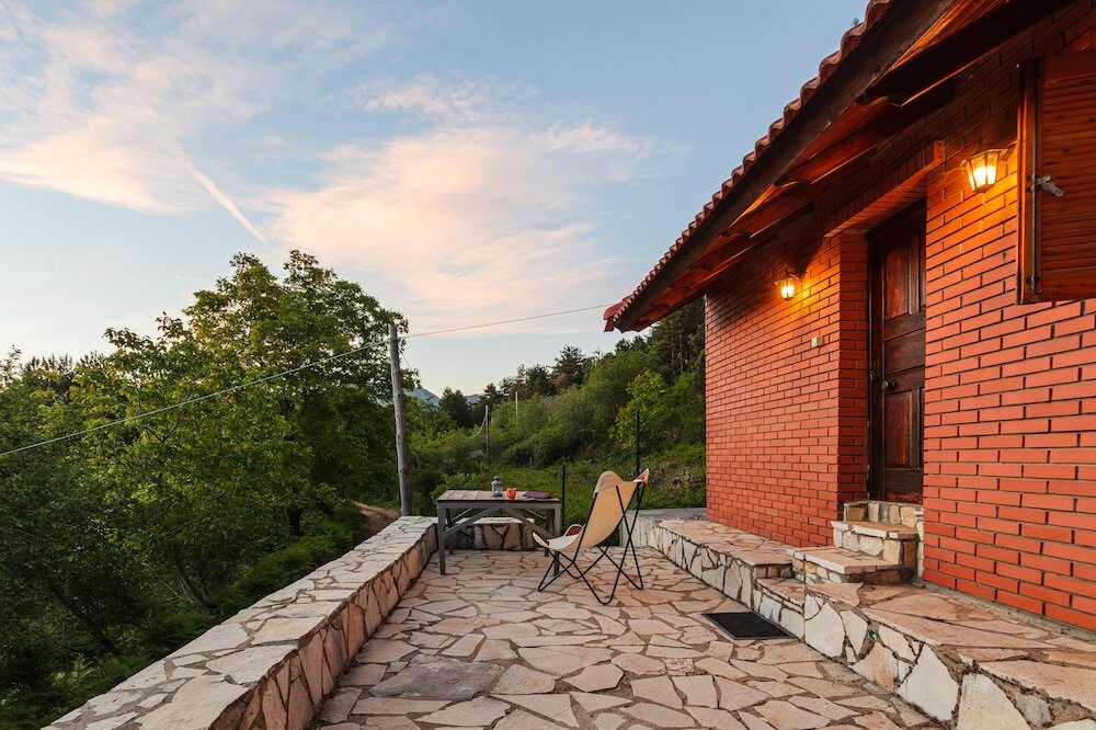 Фото Escape in the Forest, Cosy Chalet with Home Cinema