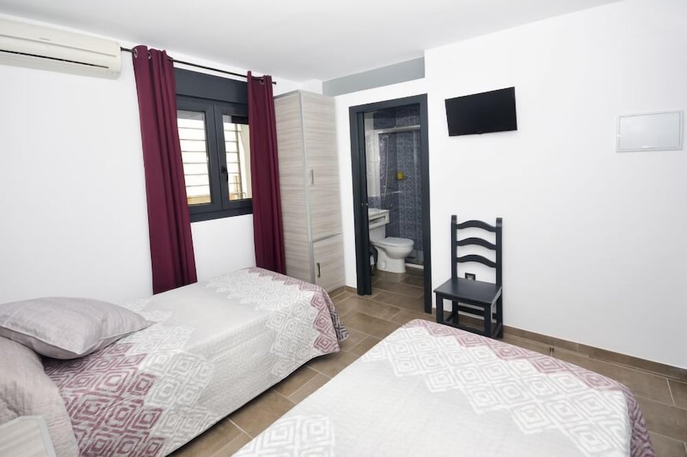 Фото Hostal Maria Jose