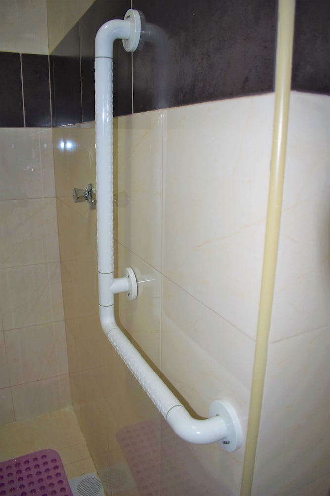 Фото Empolos Hotel Limited