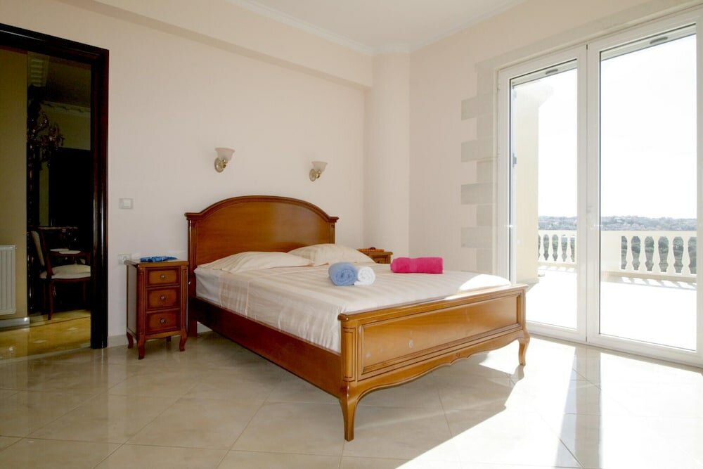 Фото Luxurious Villa Anthi