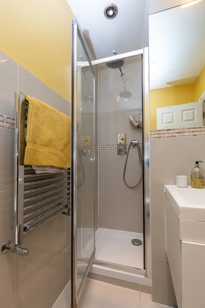 Фото Snug 2bd Flat in Ladbroke Grove