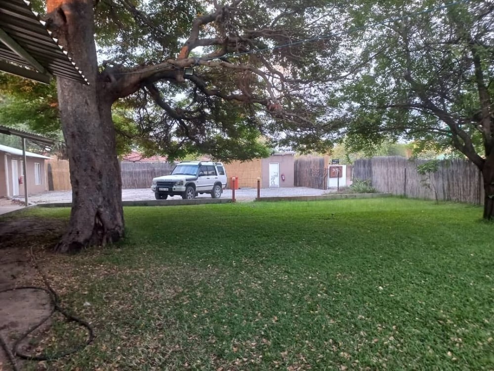 Фото Dithapi Cottages