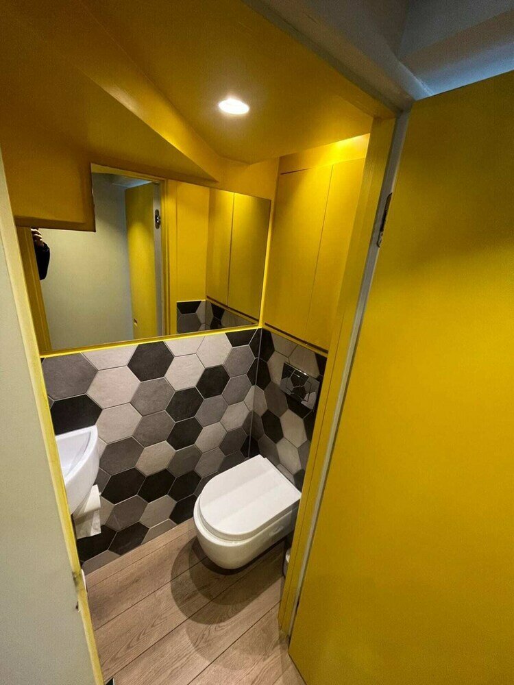 Фото Stylish and Spacious 2 Bedroom House in Brixton