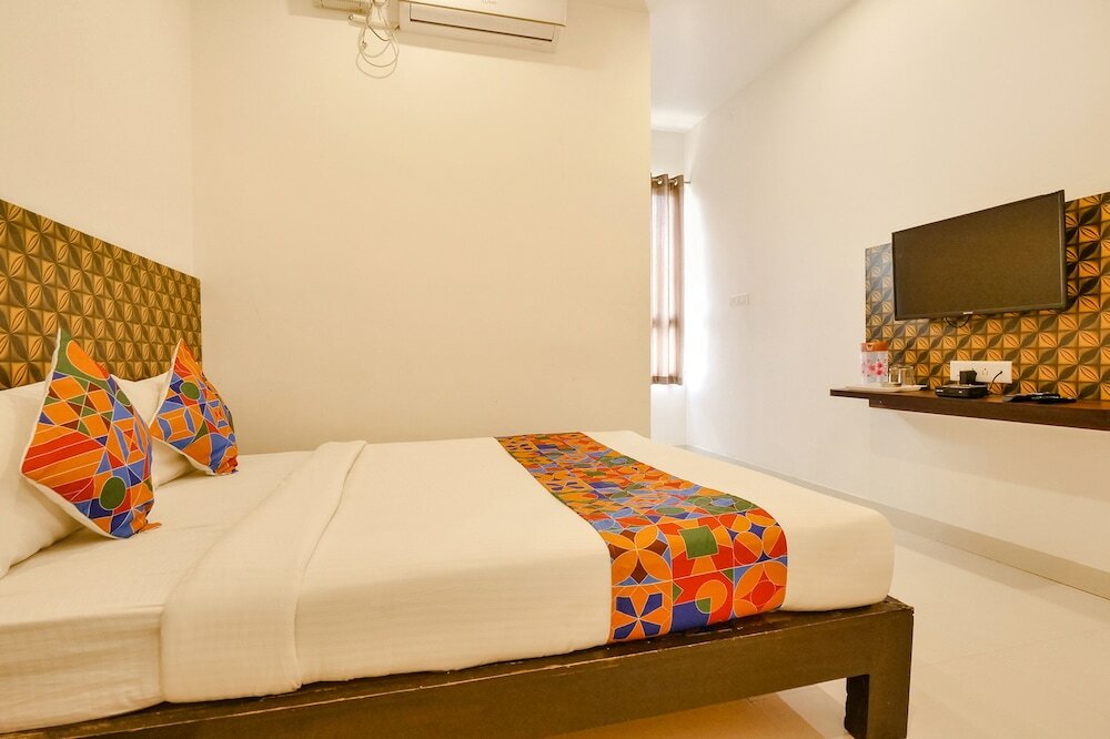 Фото Fabexpress Krishna Suites