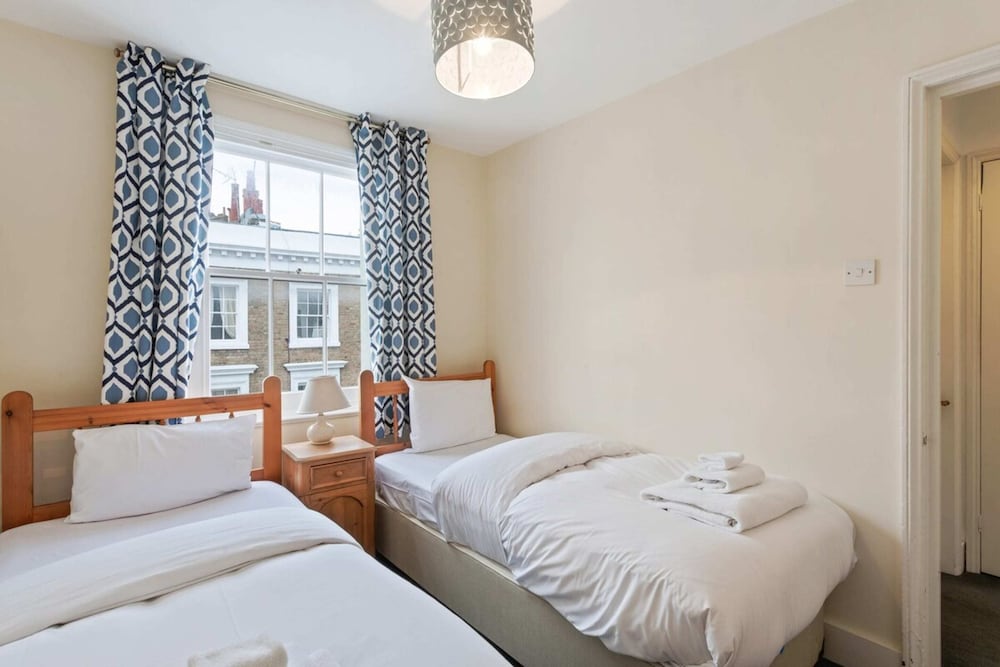Фото Cozy 2 Bedroom Flat in Pimlico near Metro Station
