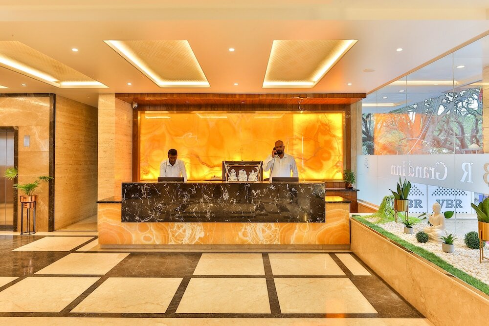 Фото Hotel Vbr Grand Inn