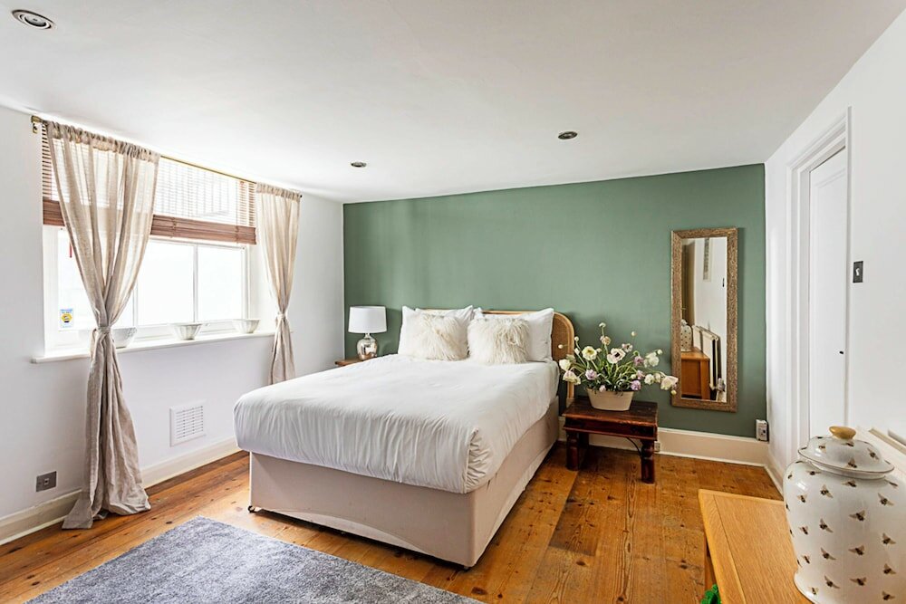 Фото Cottage Style Three Bedroom House