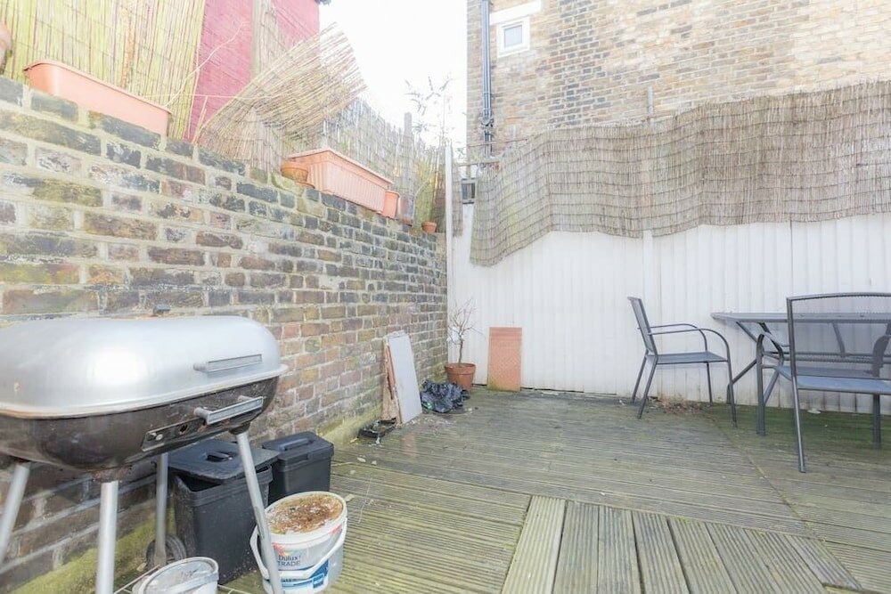 Фото Modern stylish and luxurious 1 bed flat