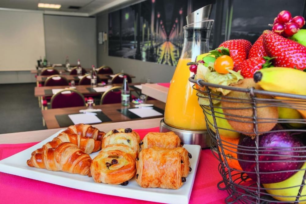 Фото Hotel Périphérie Porte de Saint Ouen