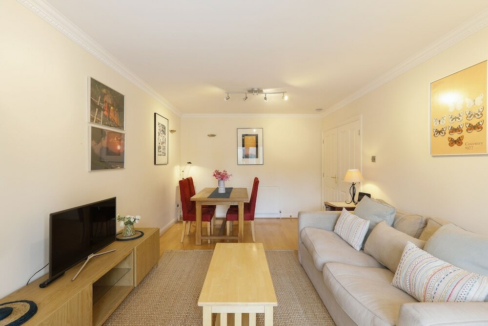 Фото Altido Calm 2br Apt w Parking & Patio, near London Eye