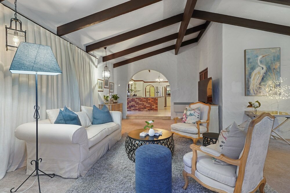 Фото Magnificent Beachfront Mansion - Pool