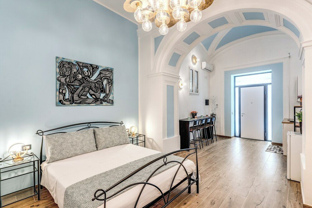 Фото The Quarters Naples Apartment