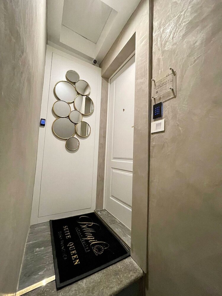 Фото Bellagio Luxury Suites Apartments