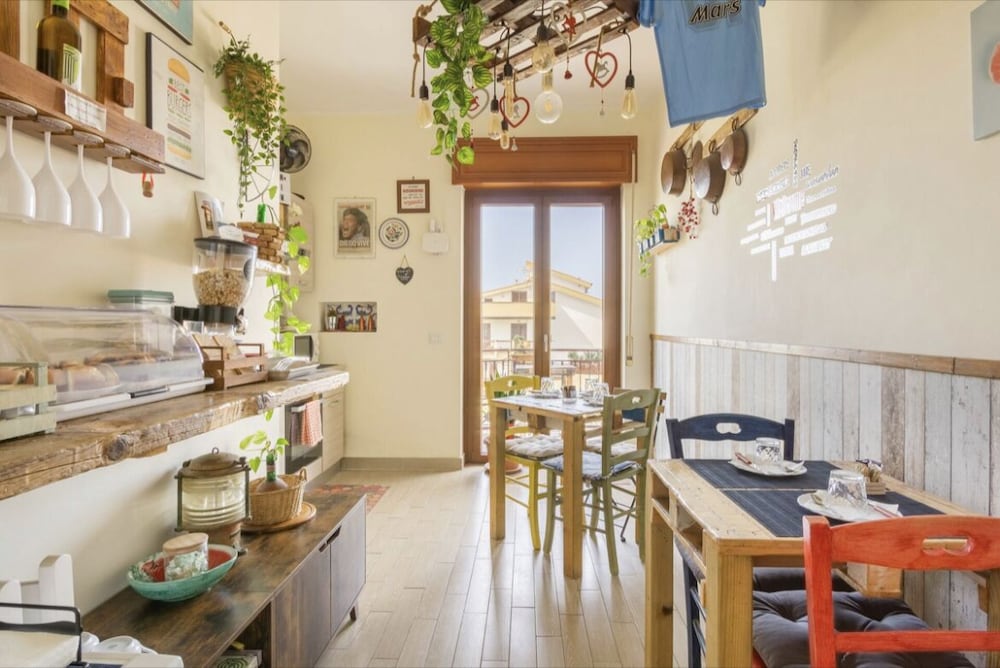 Фото Pompei Window