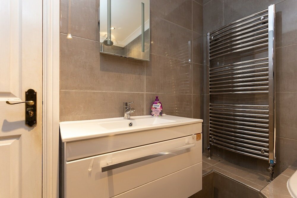 Фото Comfortable Flat Near Liverpool Street With 2 Bedrooms