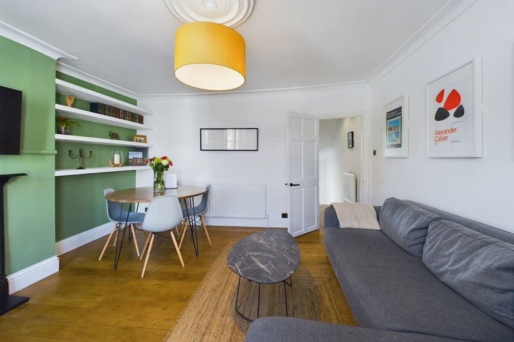 Фото The Dalston Hideout - Captivating 2bdr Flat