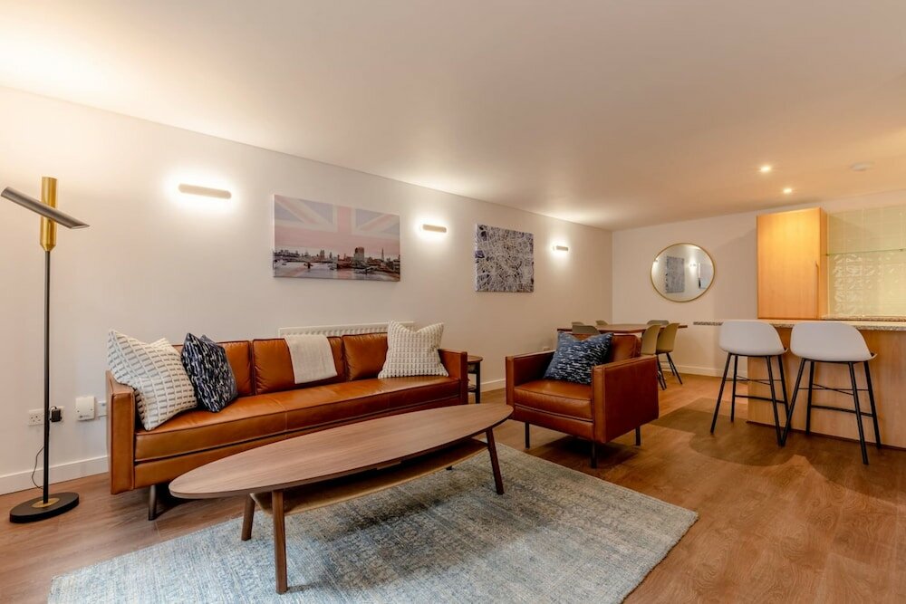 Фото Modern And Spacious 2 Bedroom in Central London