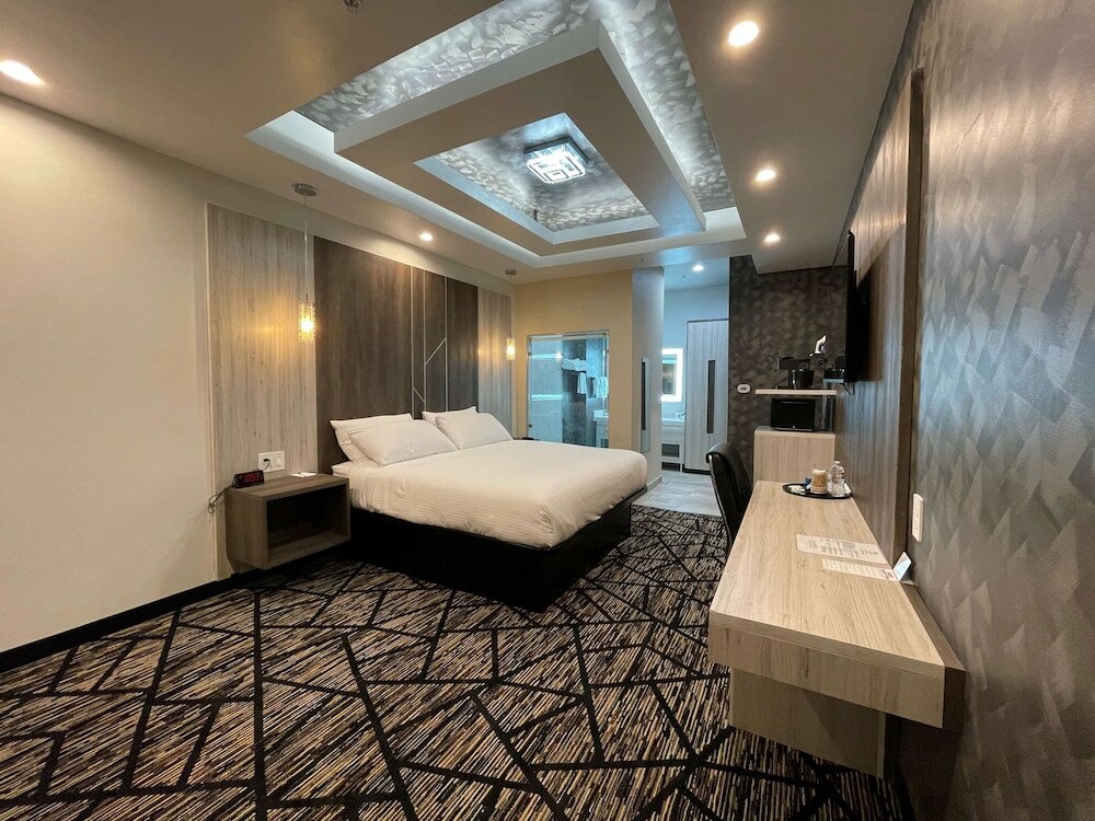 Фото SureStay Hotel by Best Western Houston Southeast