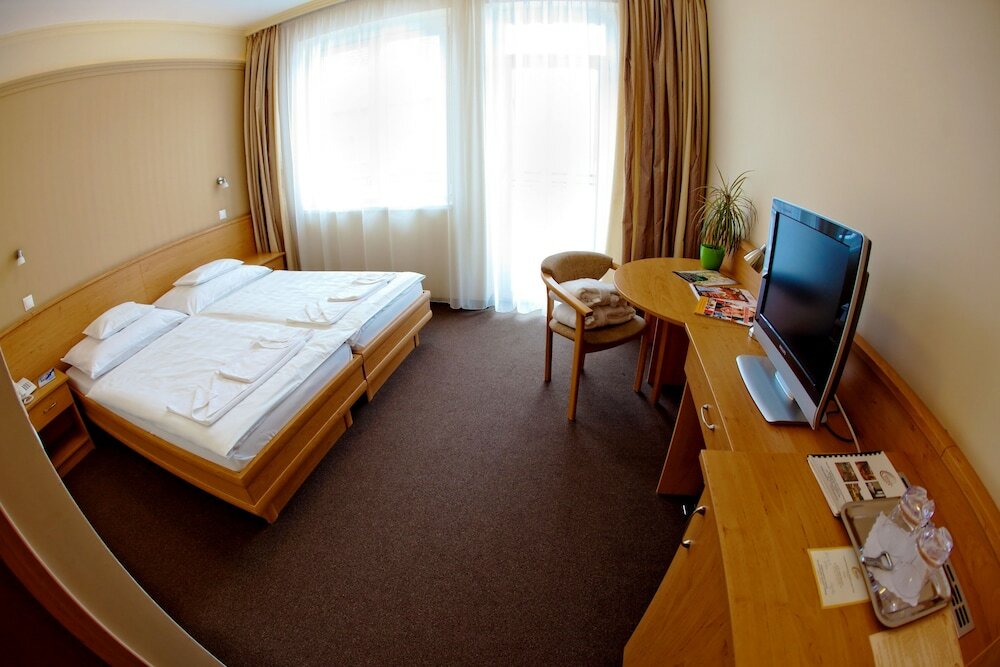 Фото Granada Konferencia Wellness Sport Hotel