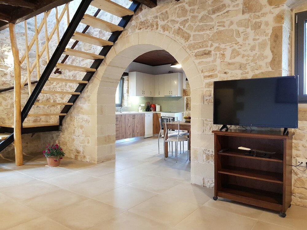 Фото Traditional Villa in Fres