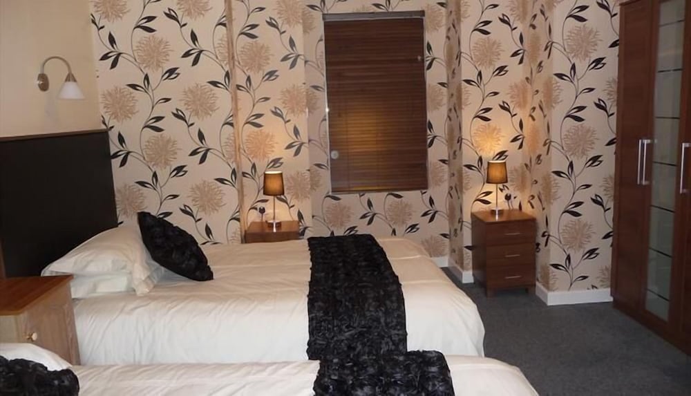 Фото Highcliffe Holiday Apartments