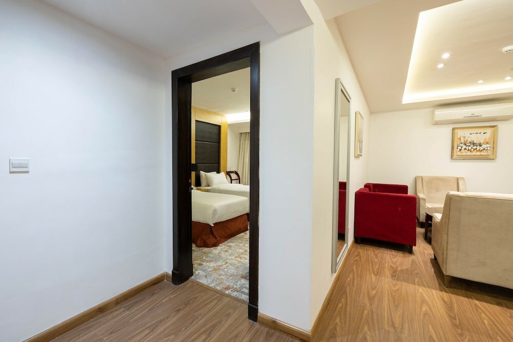 Фото Mira Business Hotel