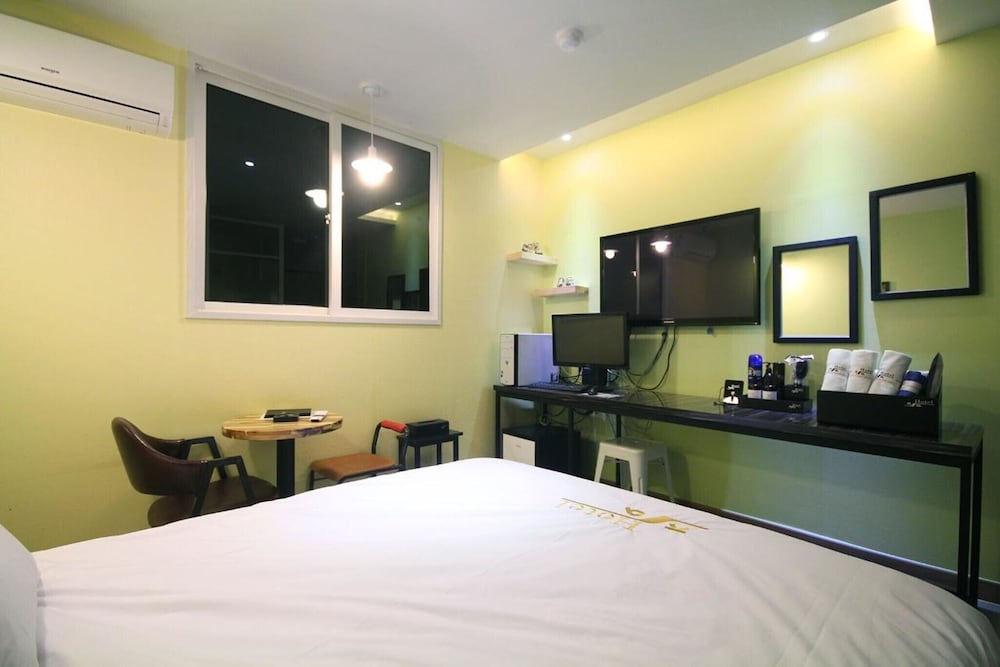 Фото Yeosu Hakdong Ja Self Check-in Motel