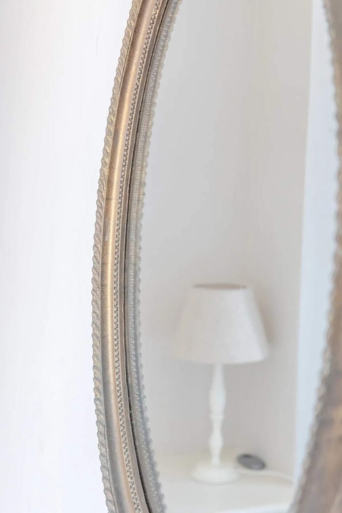 Фото Charming 2 Bedroom Home in West London