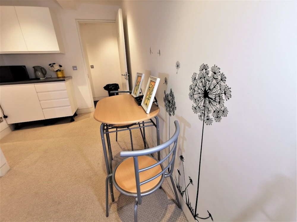 Фото Spacious Double Room with en-suite - 1b