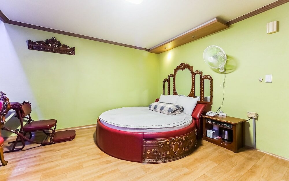 Фото Busan Janglim Blue Moon Hotel