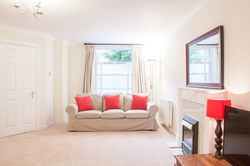 Фото Apartment Next to Victoria Station