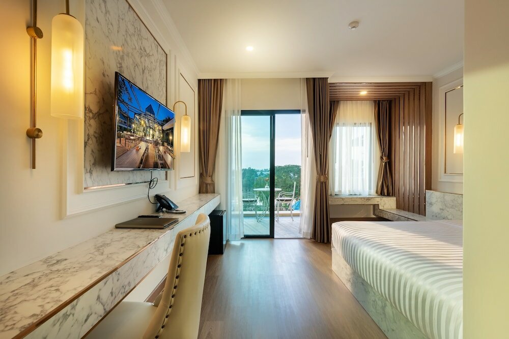 Фото Nine River Hotel