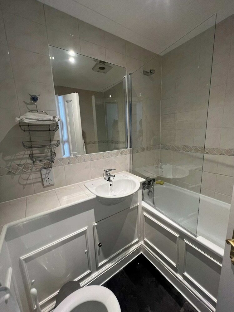 Фото Gorgeous 3bd Flat - 4 Minute Walk to Hyde Park