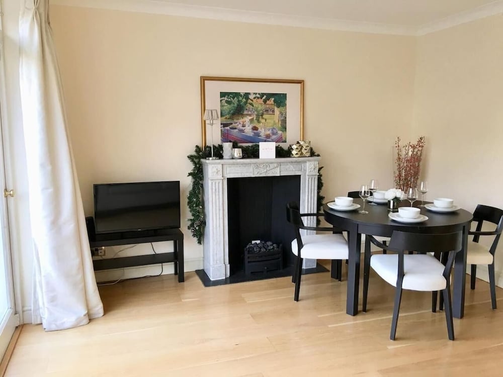 Фото English Garden Apartment