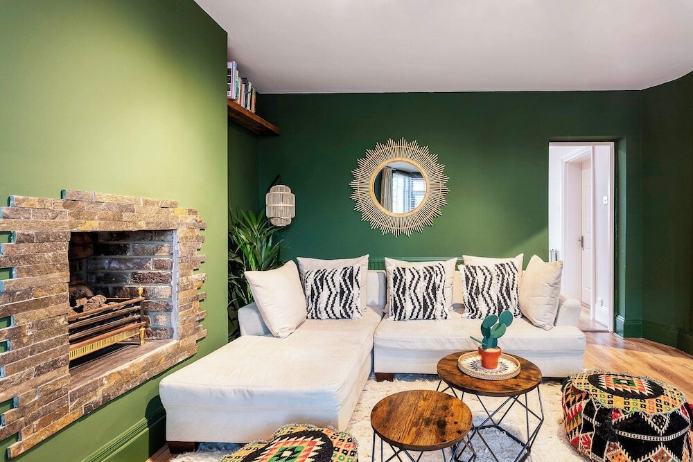 Фото Chiswick Gem: Stylish 1-bed Flat for Modern Living