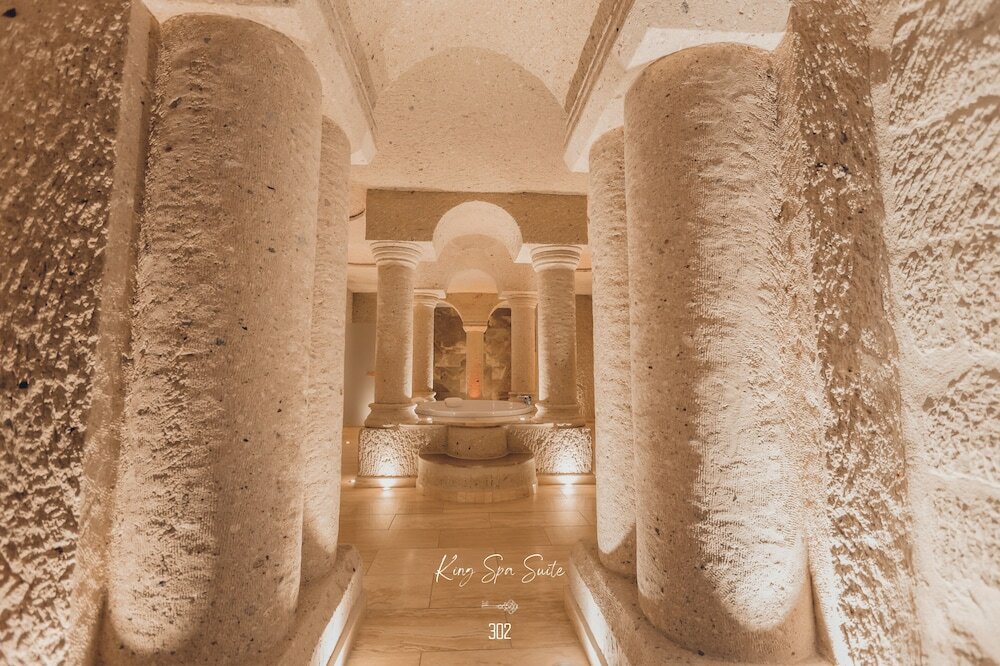 Фото Nino Cave Suites