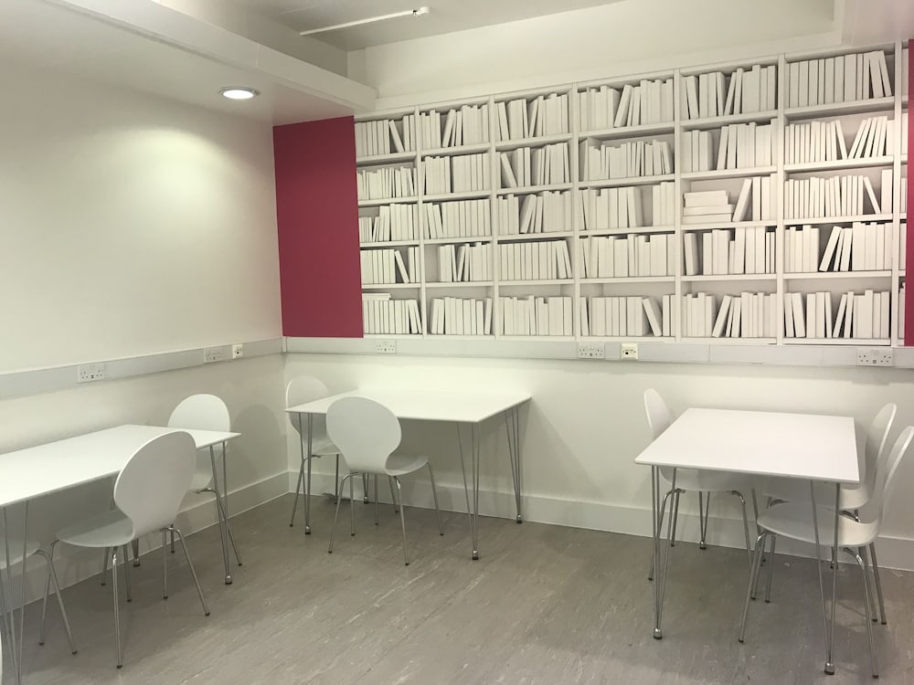 Фото Bowden Court - Hostel