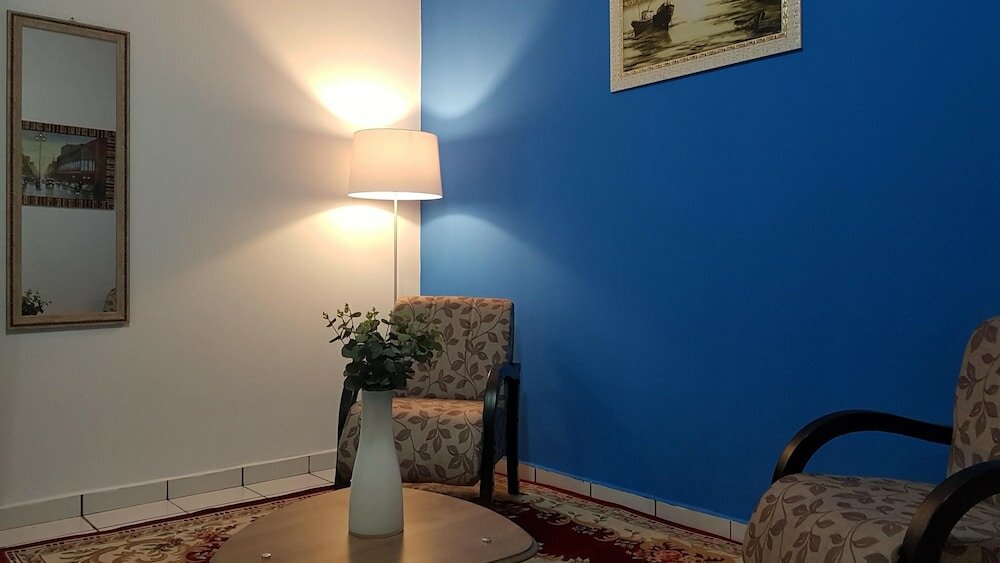 Фото B & A Suites Inn