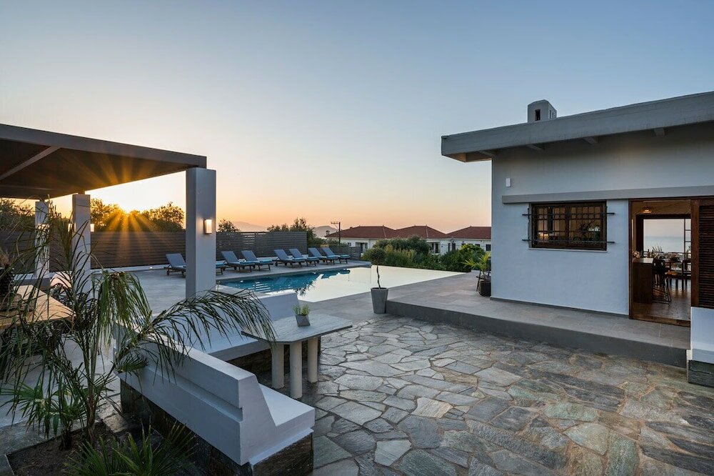 Фото Azatis Luxury Villa