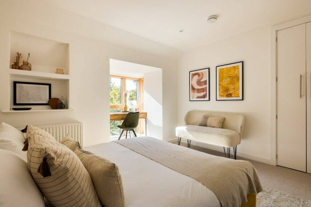 Фото The London Loft - Glamorous 2bdr Flat With Parking