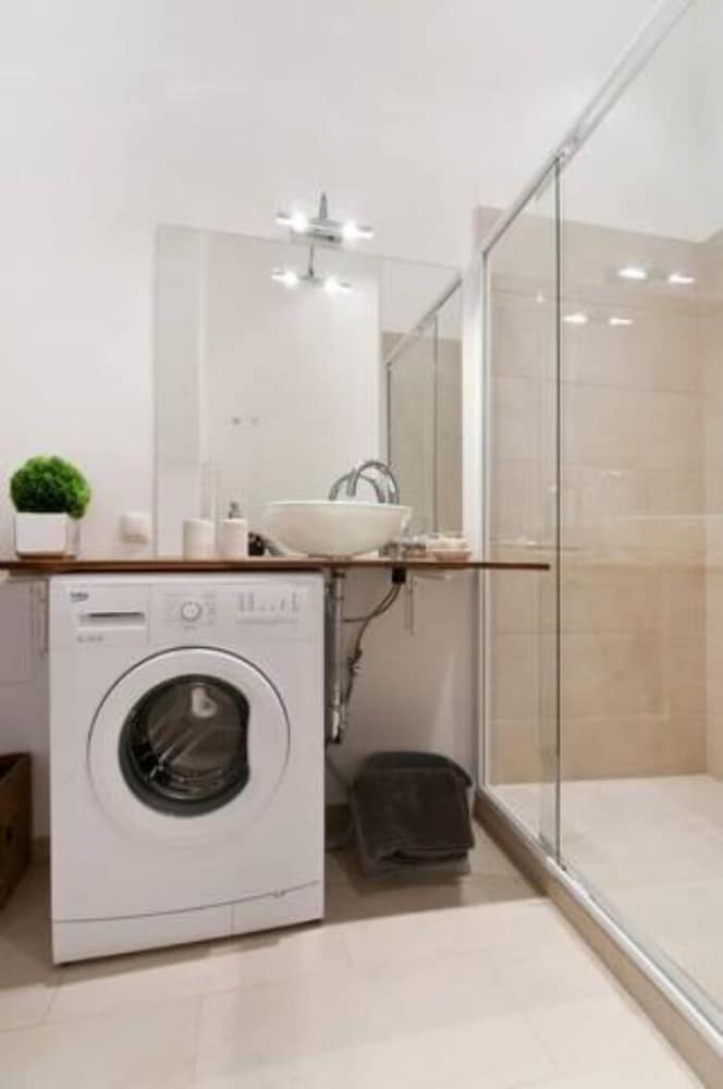 Фото Luxurious and Bright, 5 min walk to city center