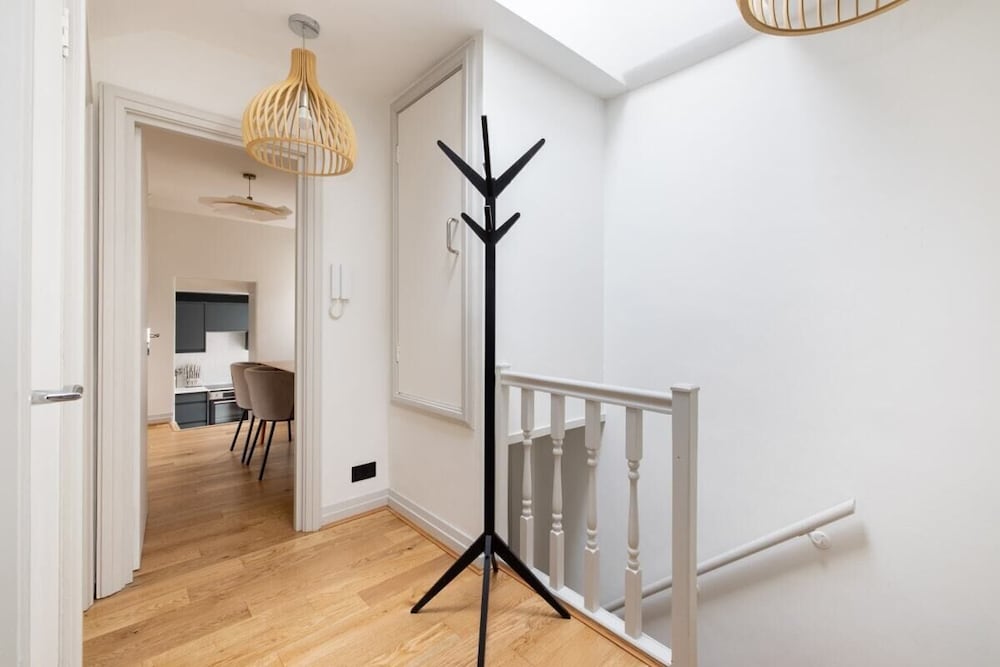 Фото The Escalier Mews - Stunning 3bdr Mews Home Flooded with Natural Light