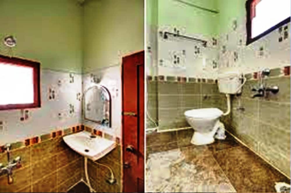 Фото Hotel Jyothi international