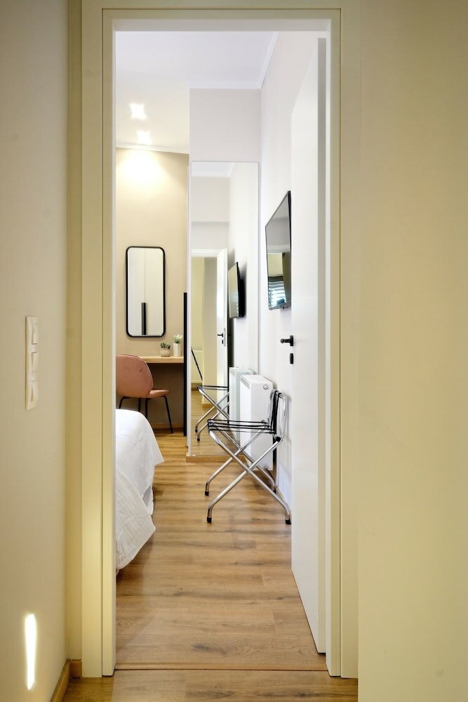 Фото The Flirty Athens