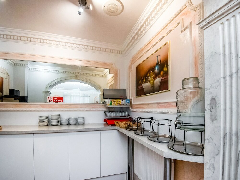 Фото St Georges Hotel Pimlico