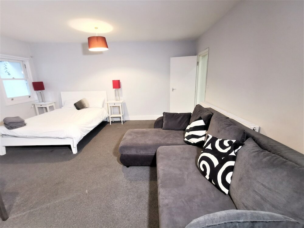 Фото Spacious 2 bed flat in Camden