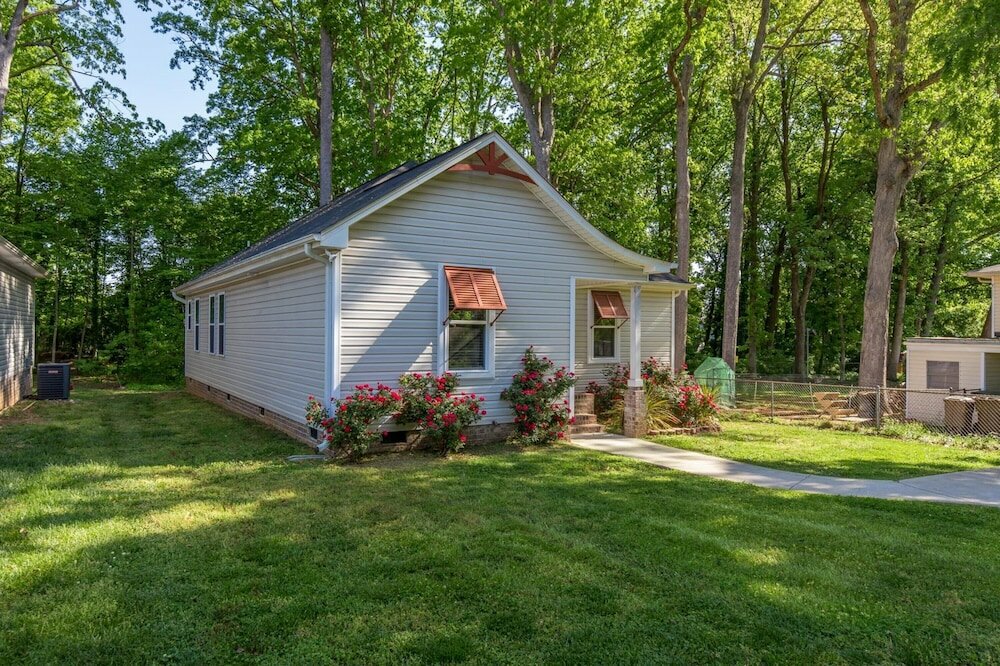 Фото 5006 Beale Ave Orange Door