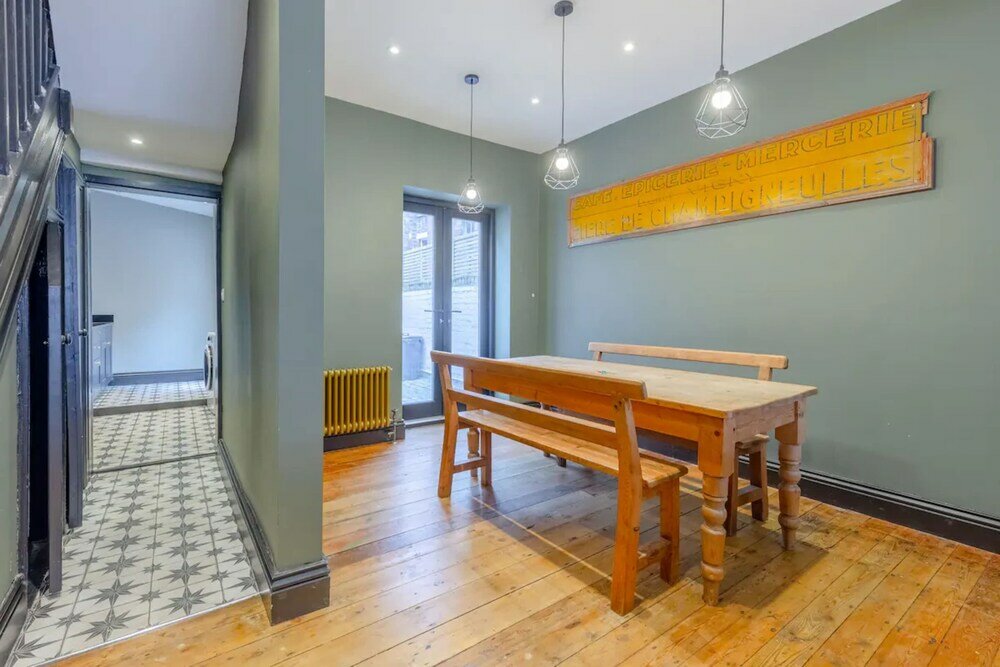 Фото Inviting 4bd With Private Patio - Bethnal Green